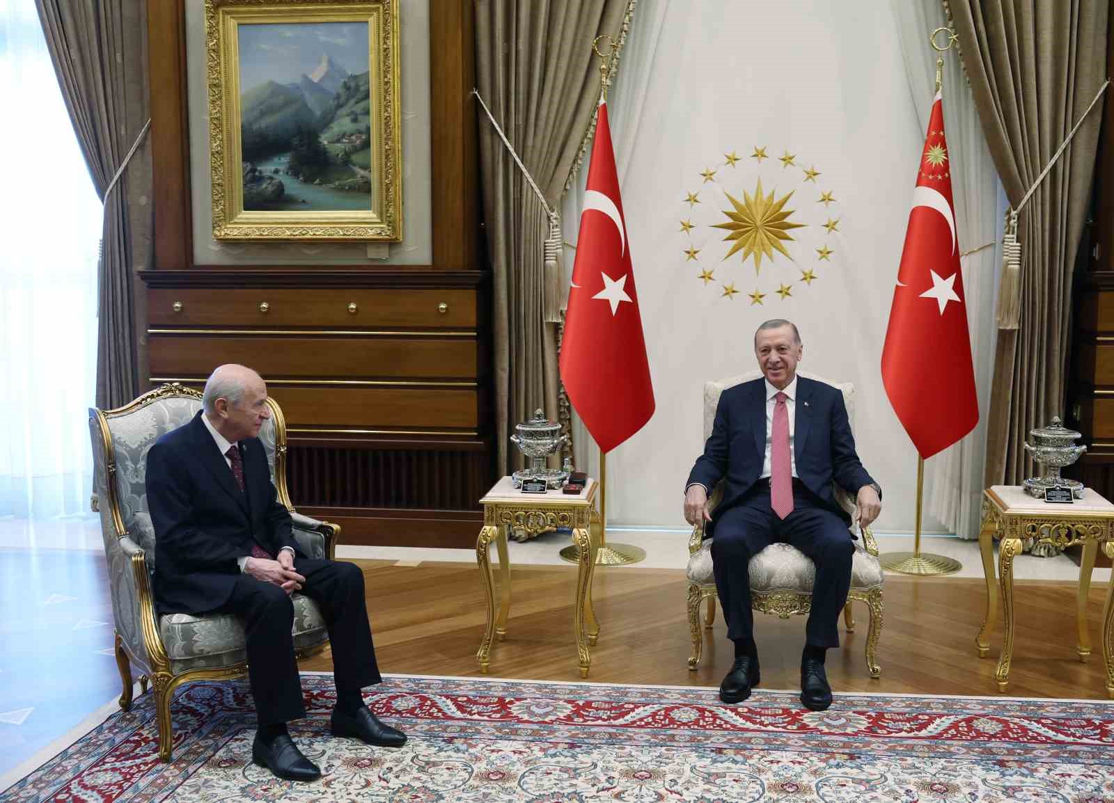 Cumhurbaşkanı Recep Tayyip Erdoğan, MHP Genel Başkanı Devlet Bahçeli’yi kabul etti.