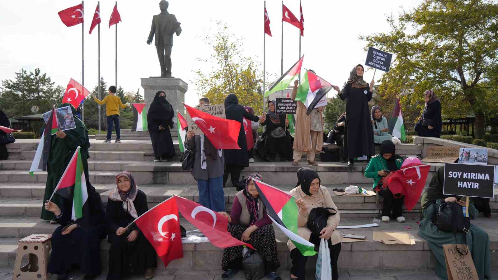 Kırıkkaleli kadınlar, Filistin’e destek için oturma eylemi yaptı