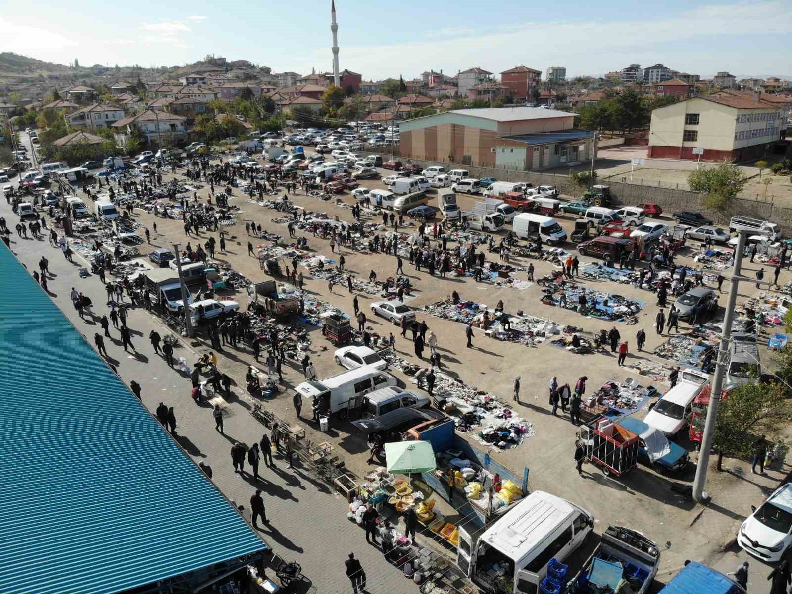 Bu pazarda yok yok: Vatandaşlar ucuz ürün almak için buraya akın ediyor