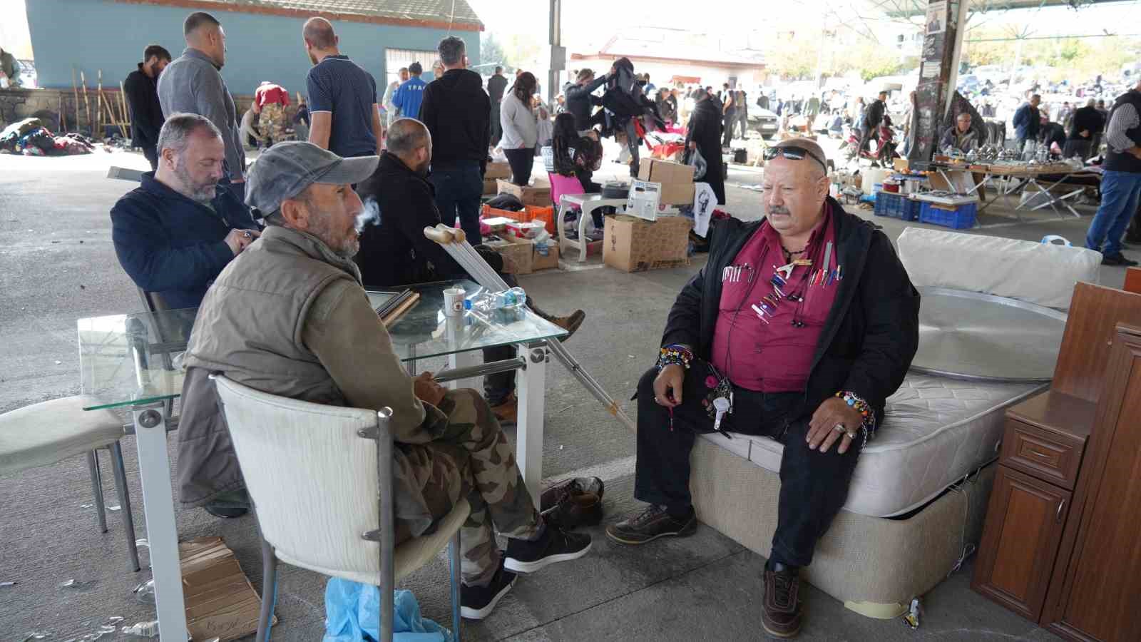 Bu adamı gören şaşıyor, üzerinde yok yok: Bakan bir daha bakıyor