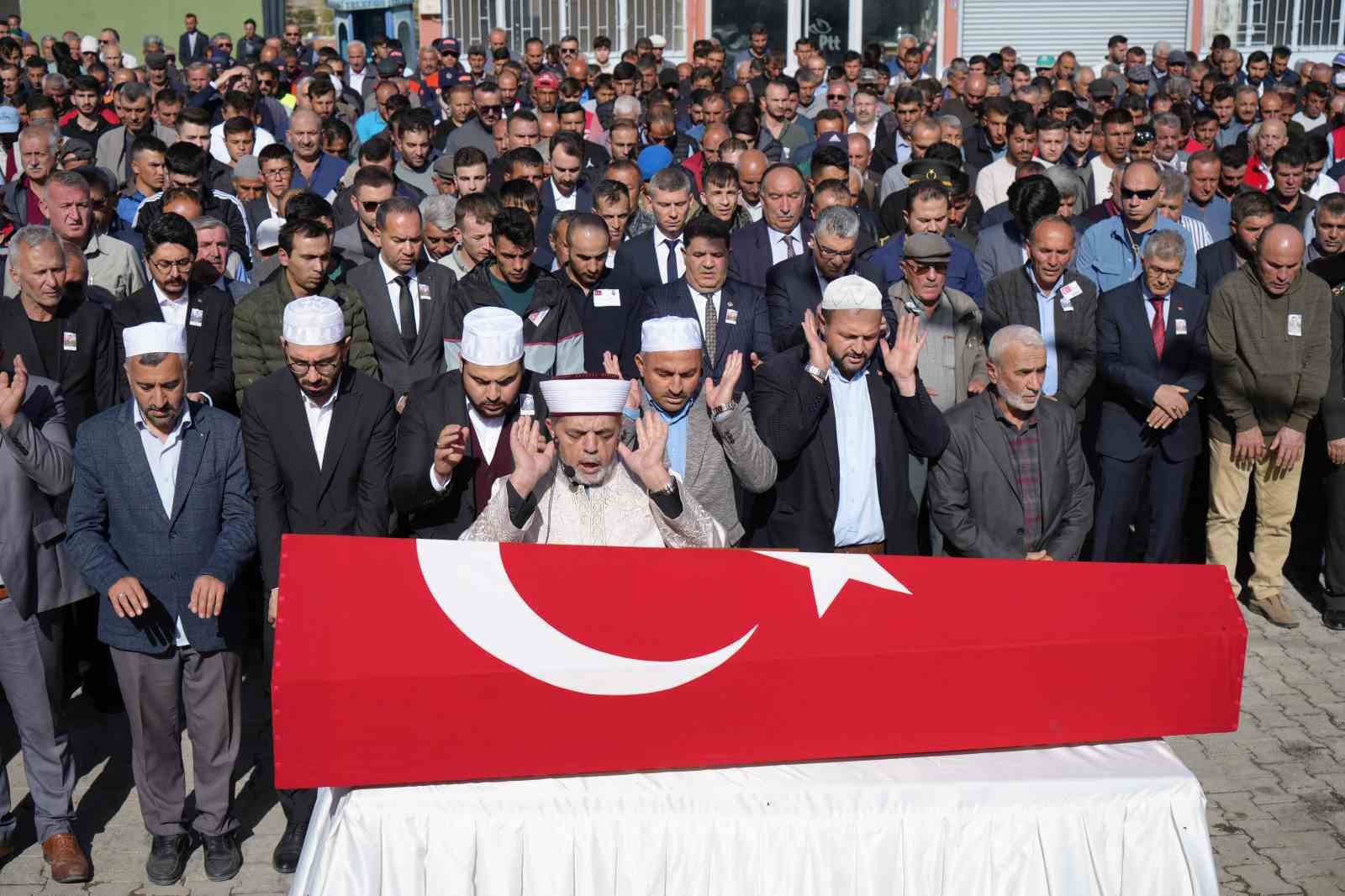 Şehit Piyade Sözleşmeli Er Onur Özbek Niğde’de son yolculuğuna uğurlandı