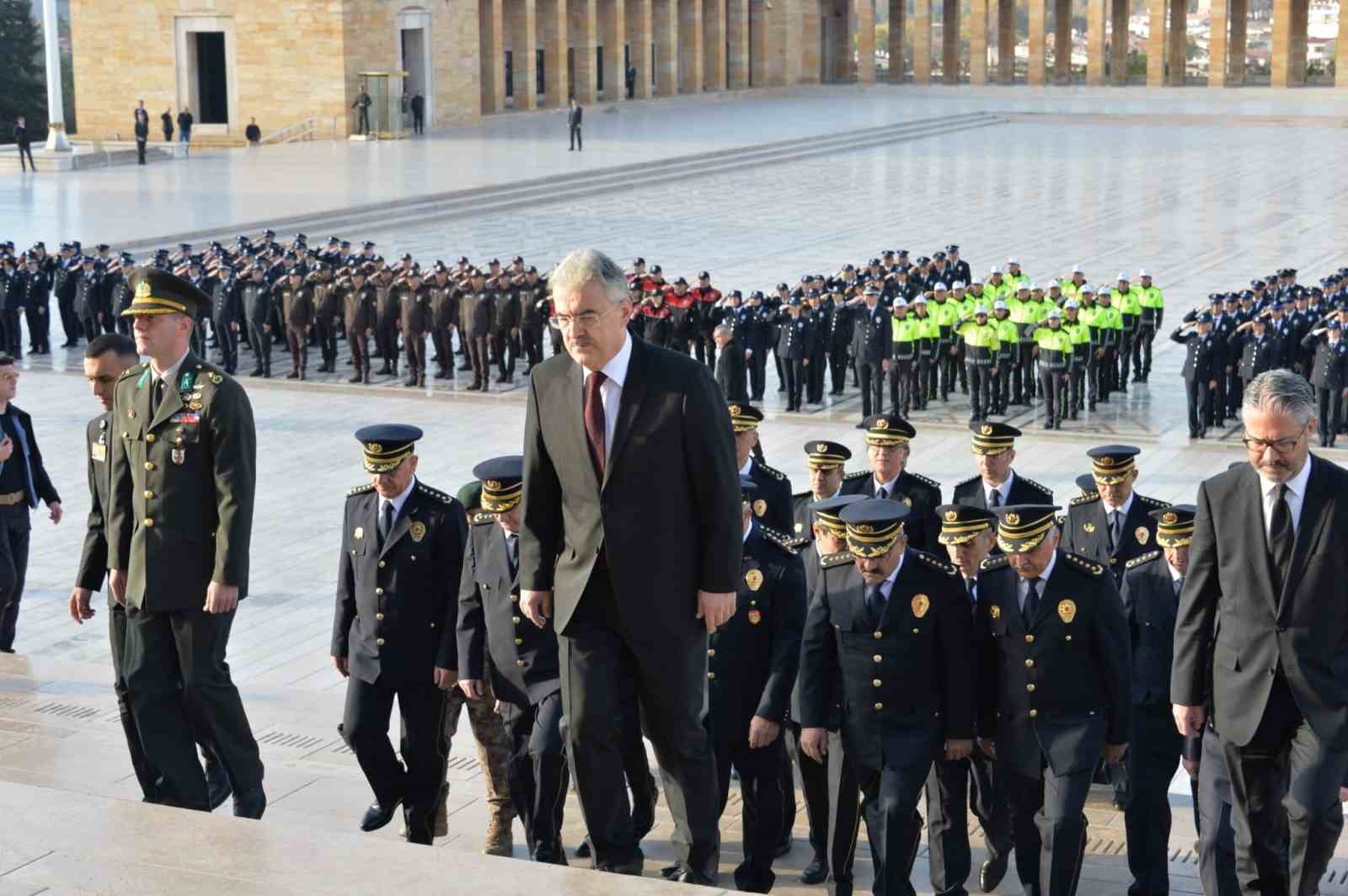 Emniyet Teşkilatı 10 Kasım öncesi Anıtkabir’i ziyaret etti