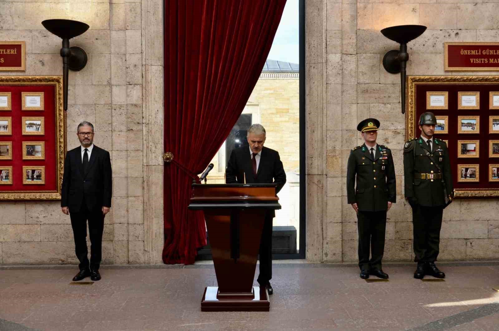 Emniyet Teşkilatı 10 Kasım öncesi Anıtkabir’i ziyaret etti