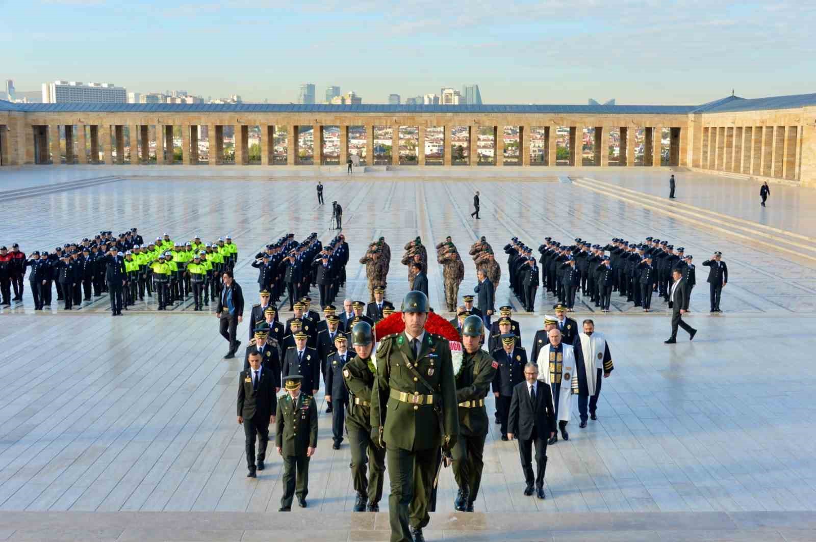 Emniyet Teşkilatı 10 Kasım öncesi Anıtkabir’i ziyaret etti