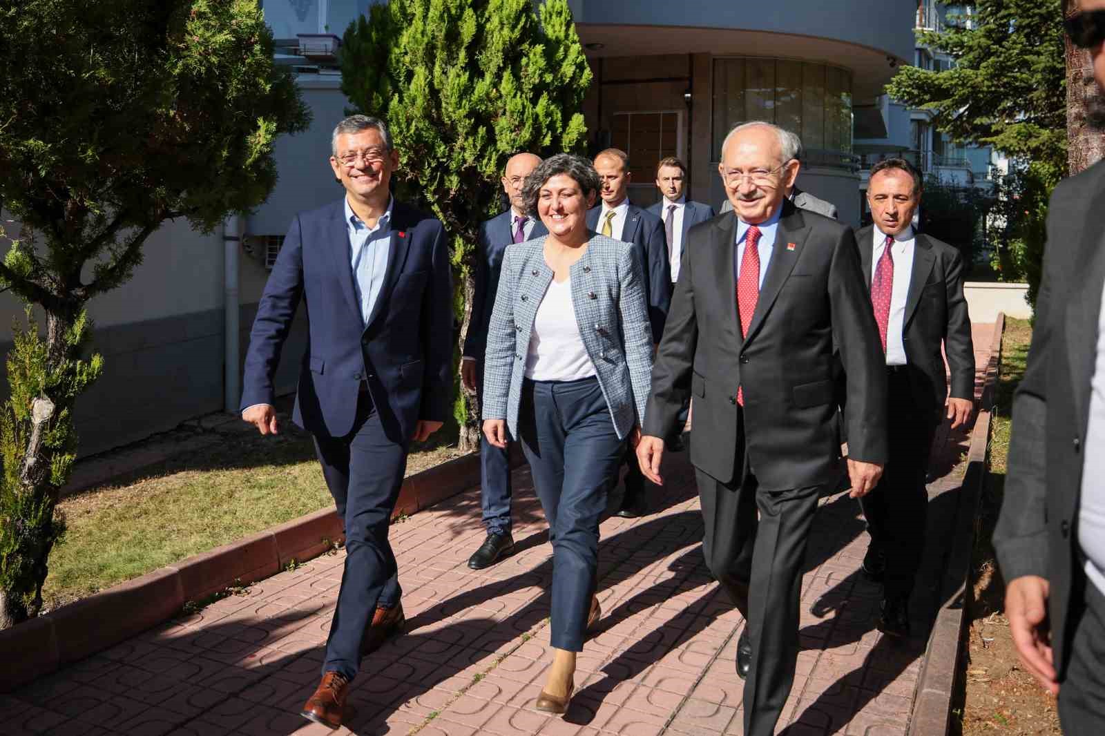 Özgür Özel ve eşi Didem Özel’den Kılıçdaroğlu çiftine ziyaret