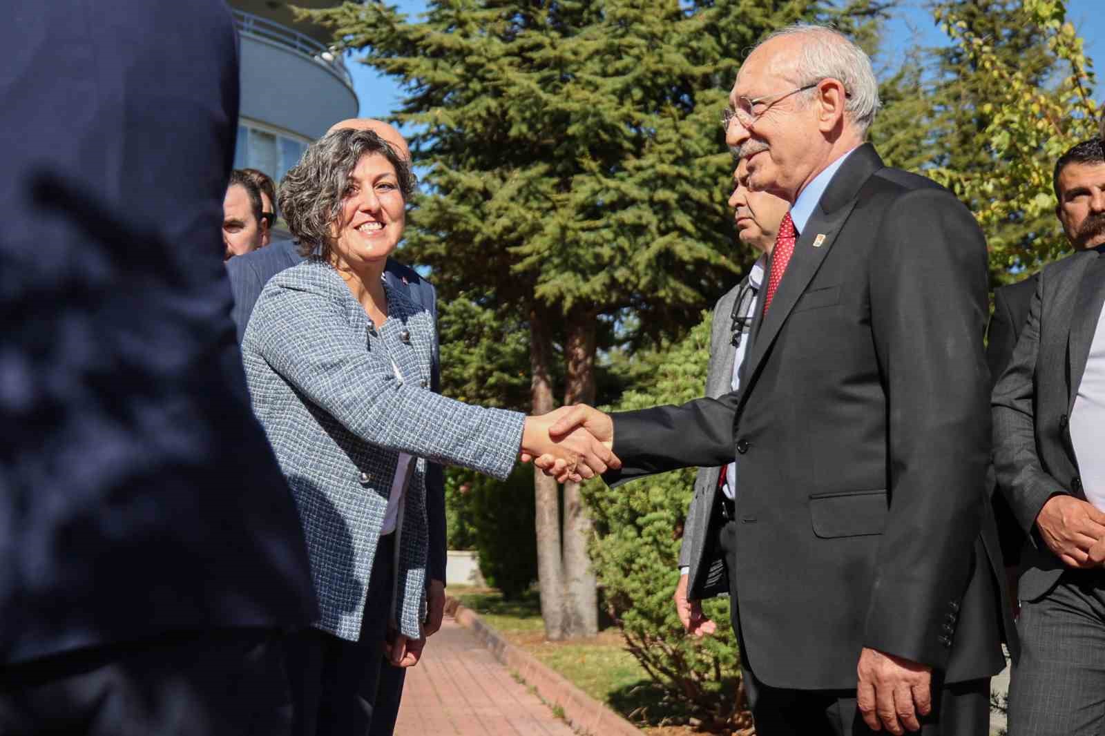 Özgür Özel ve eşi Didem Özel’den Kılıçdaroğlu çiftine ziyaret