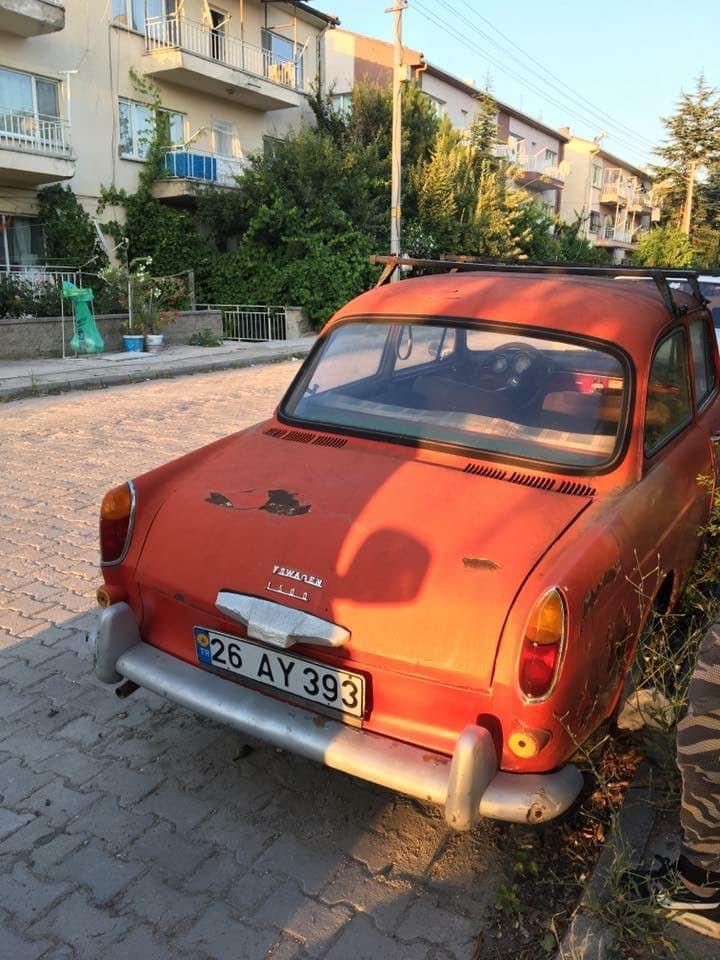 Hurda halde bulduğu aracı yollara döndürdü, şimdi teklifleri reddediyor