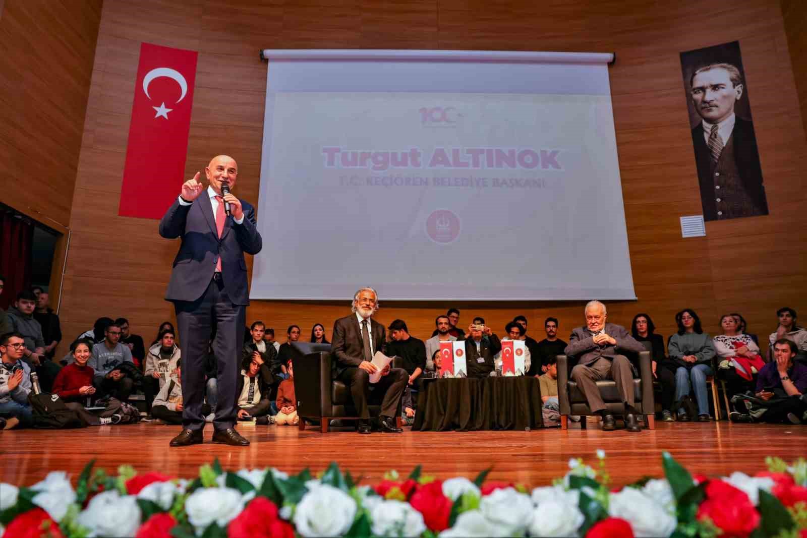 İlber Ortaylı’nın Keçiören’deki söyleşisi yoğun ilgi gördü