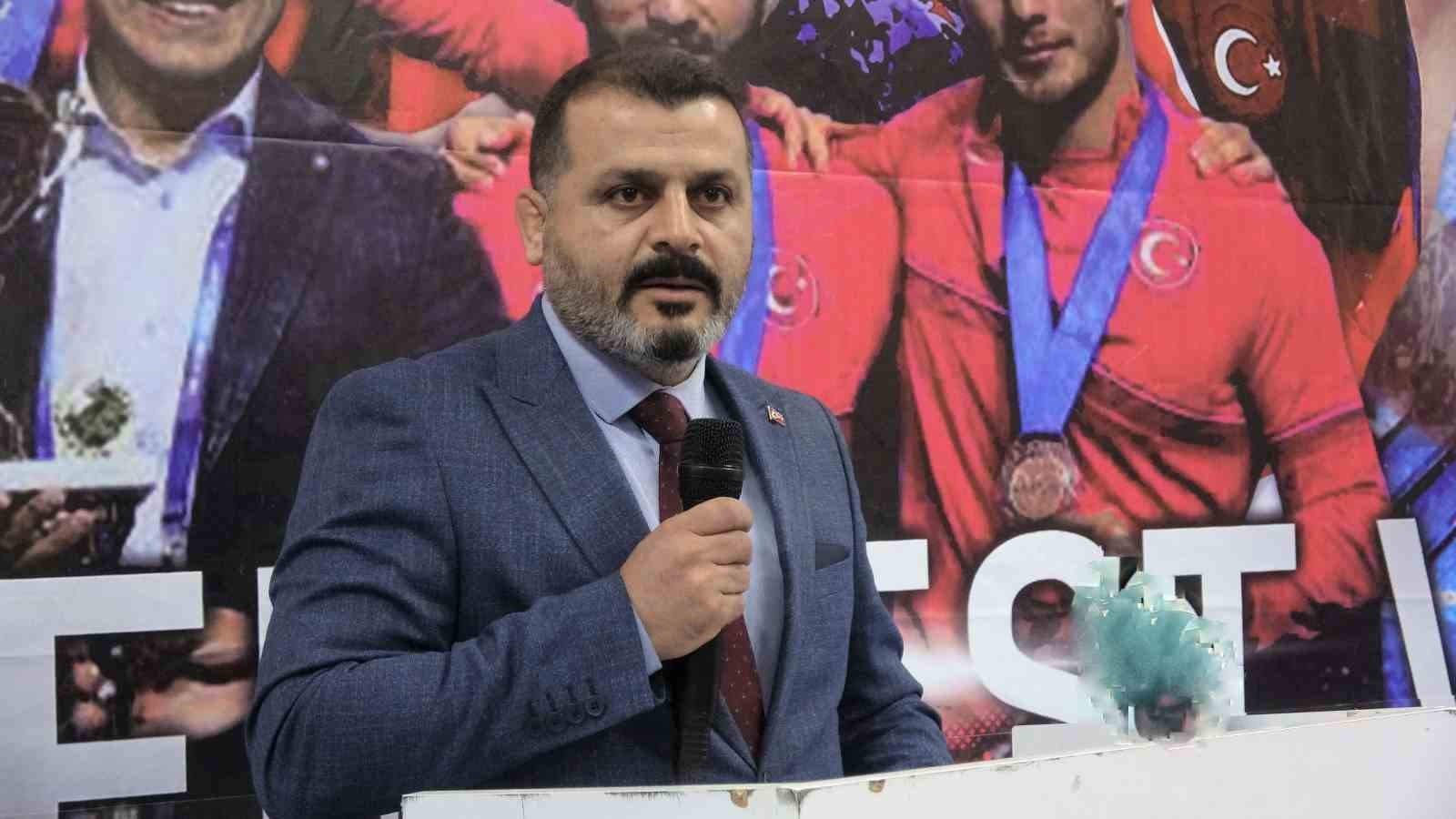 Türkiye Güreş Federasyonu Başkan Vekili Kerim Salman: "Olimpiyat madalyalarıyla ülkemize dönüş yapacağız"