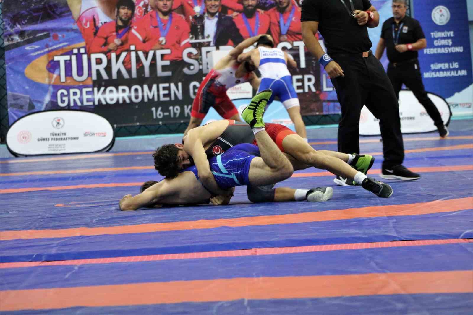 Türkiye Güreş Federasyonu Başkan Vekili Kerim Salman: "Olimpiyat madalyalarıyla ülkemize dönüş yapacağız"