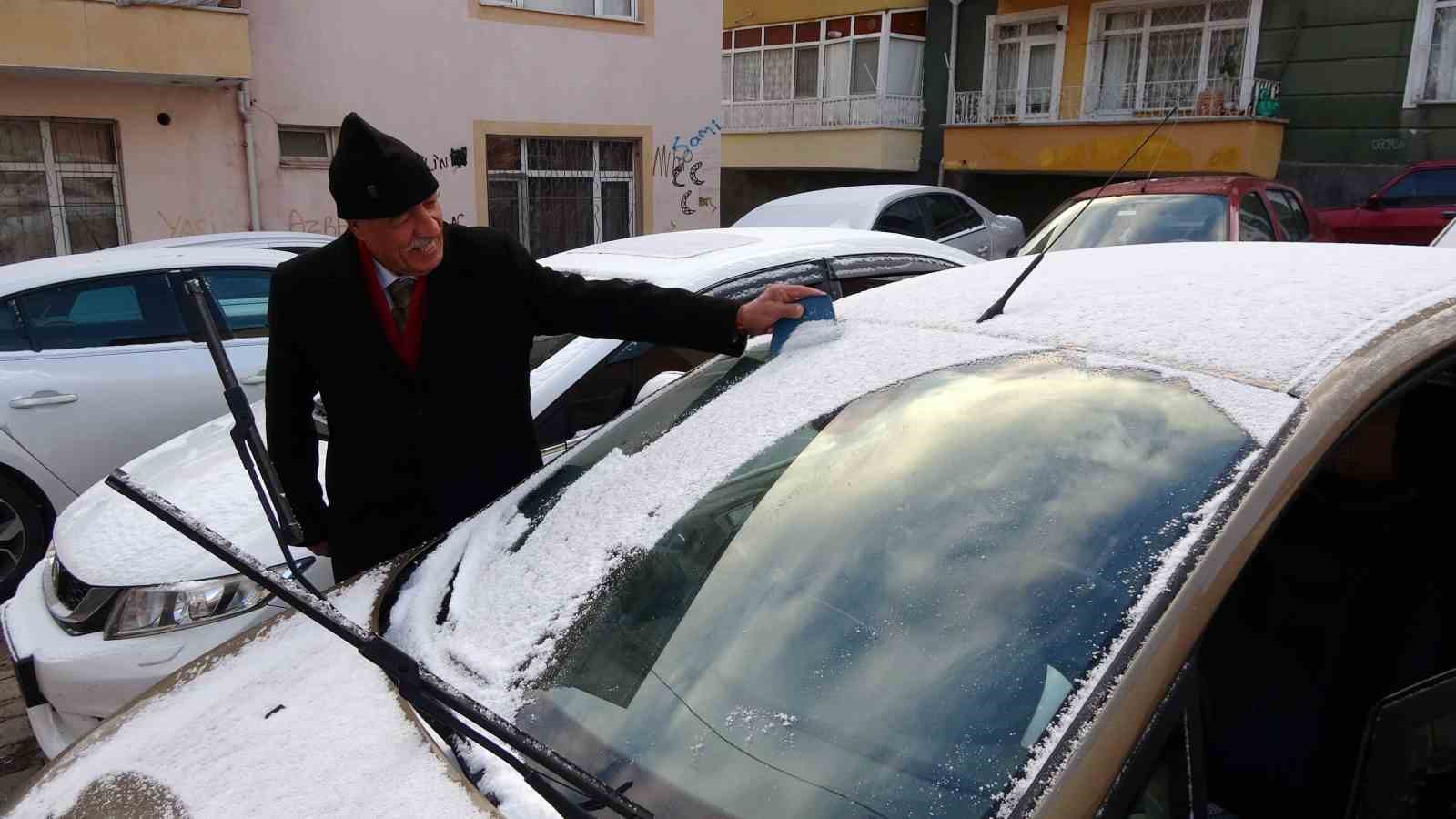 Yozgat’ta mevsimin ilk karı yüksek kesimleri beyaza bürüdü