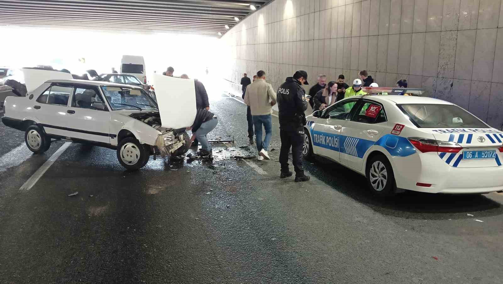 Ankara’da 14 aracın karıştığı zincirleme kazada 7 kişi yaralandı