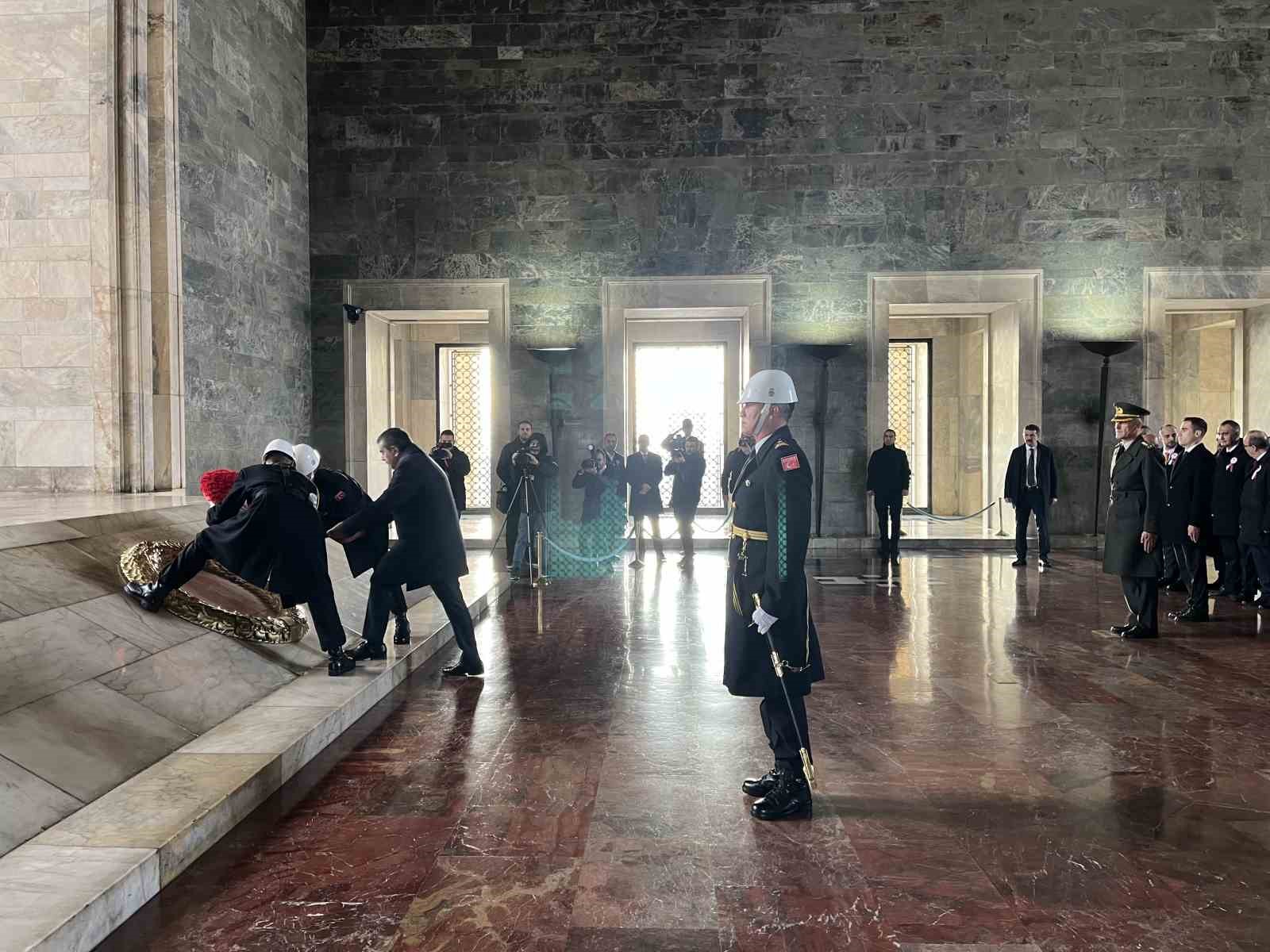 Bakan Tekin 81 ilden gelen öğretmenlerle Anıtkabir’i ziyaret etti