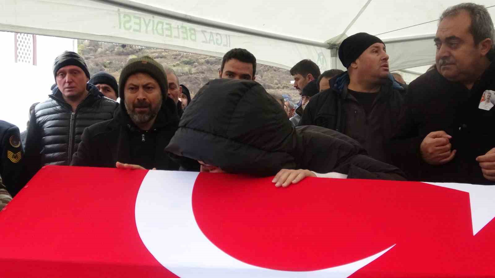 Komşusu tarafından öldürülen 15 Temmuz gazisi ve oğlu gözyaşlarıyla toprağa verildi