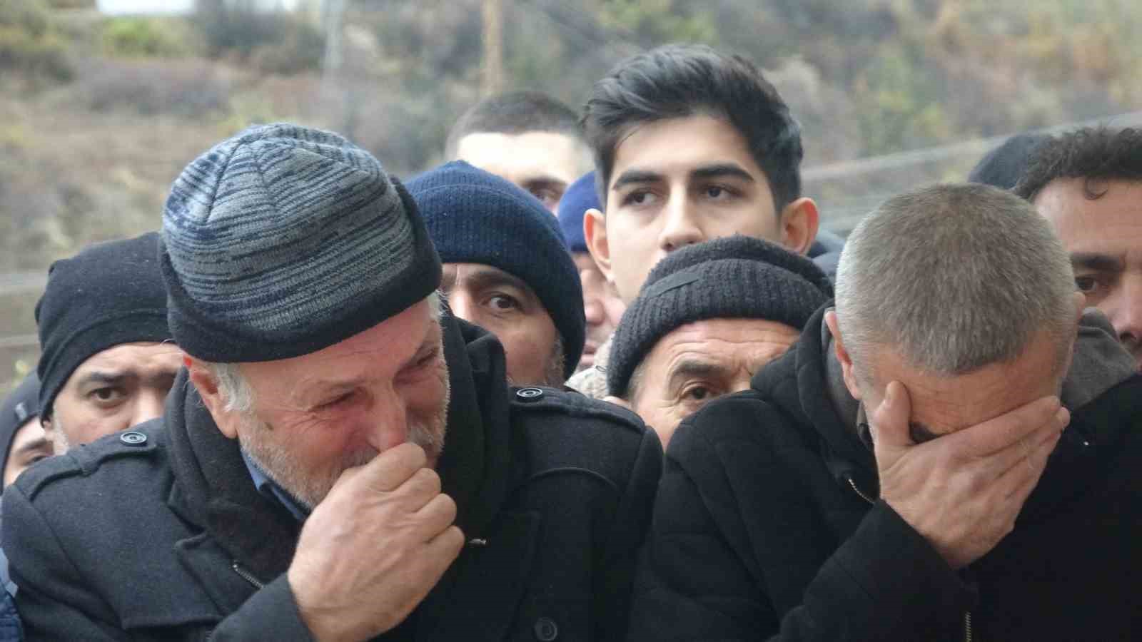 Komşusu tarafından öldürülen 15 Temmuz gazisi ve oğlu gözyaşlarıyla toprağa verildi