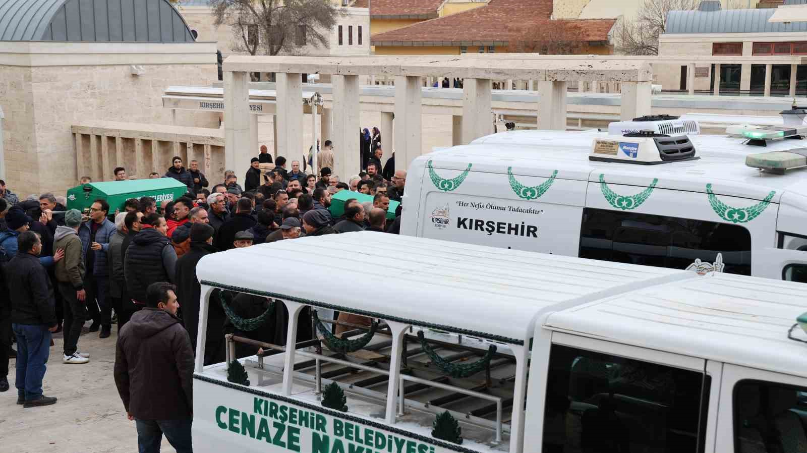 Kazada hayatını kaybeden aile bireyleri Kırşehir’de toprağa verildi