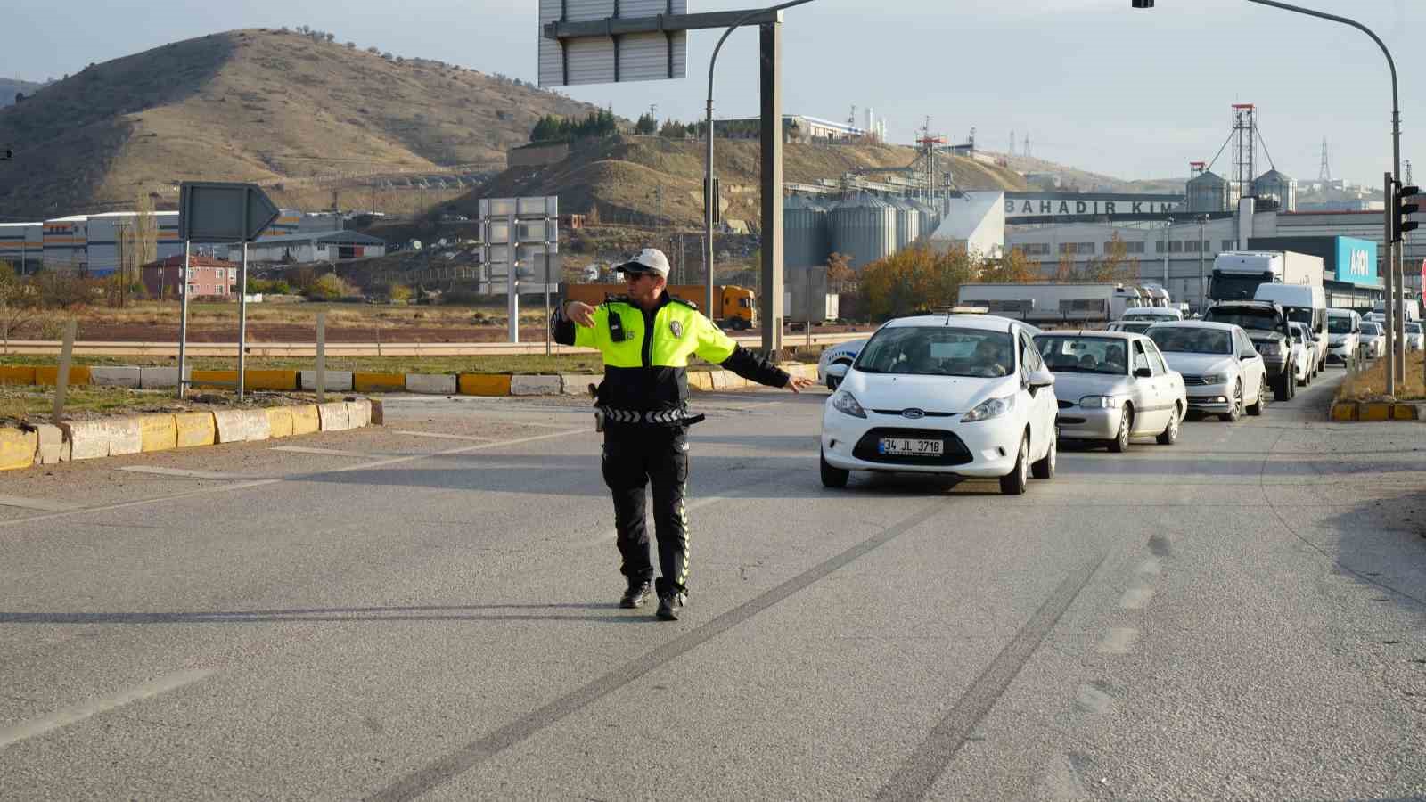 Ticari taksi ile otomobil çarpıştı: 1 yaralı