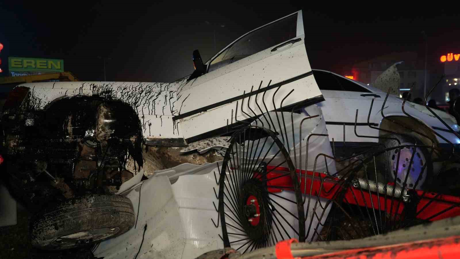 Kırıkkale'de 2  otomobil çarpıştı: 5 kişi yaralandı