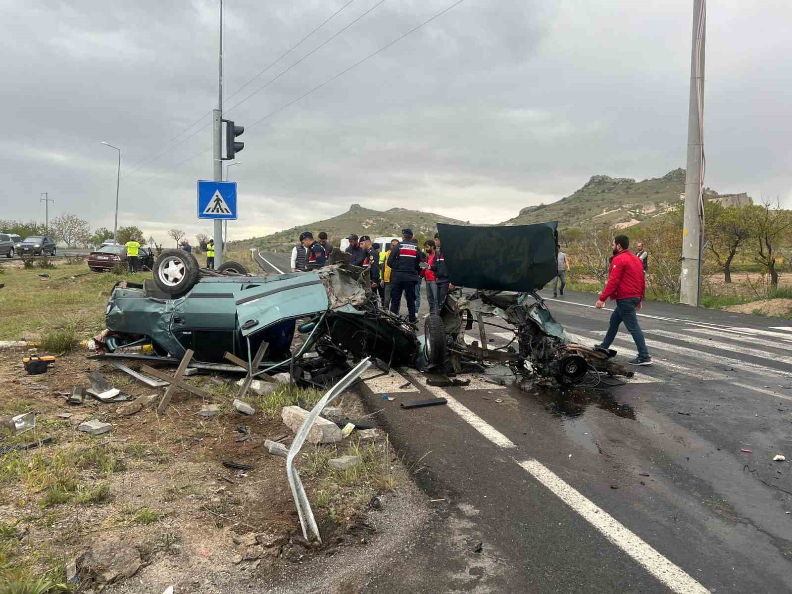 Kaza yapan Tofaş marka otomobil ikiye bölündü