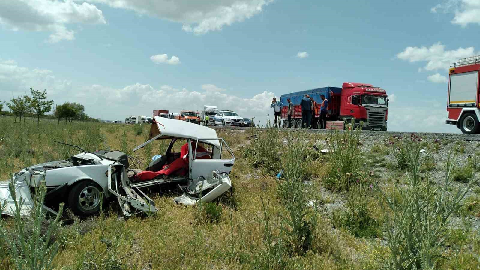 Konya’da otomobil tıra çarptı: 1 ölü