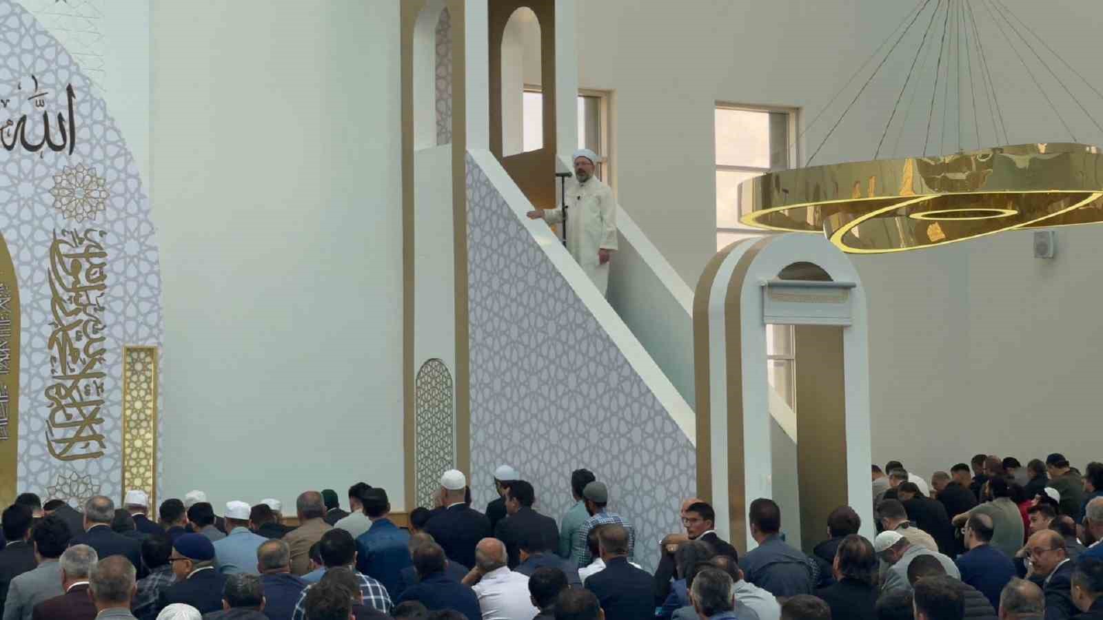 Diyanet İşleri Başkanı Erbaş: “Ayasofya’yı fethin sembolüne, İslam’ın mabedine dönüştüren, Peygamberimiz’(Sallallahü aleyhi ve sellem)in müjdesine nail olma arzusudur”