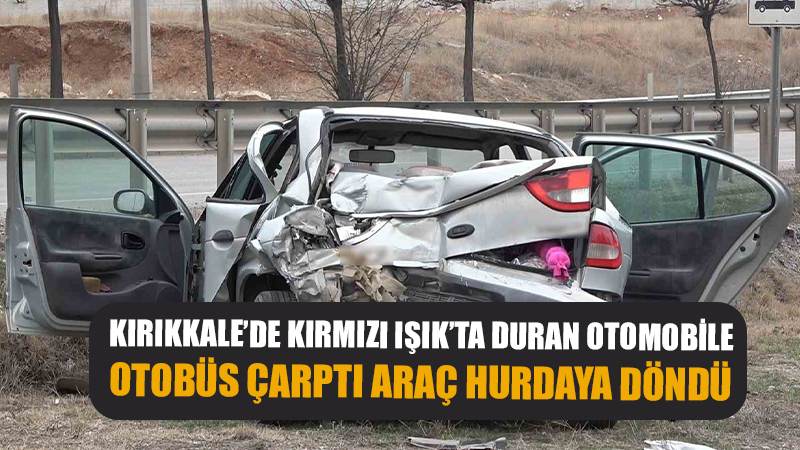 Otobüsün çarptığı otomobil hurdaya döndü: 3 yaralı