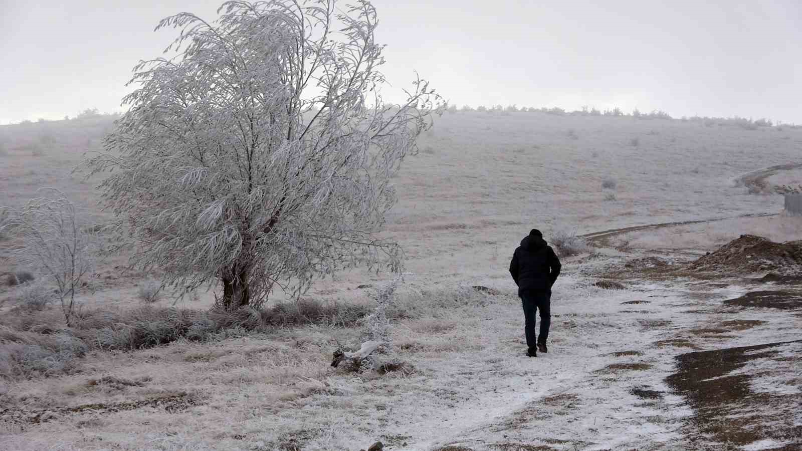 Yozgat’ta mevsimin ilk karı yüksek kesimleri beyaza bürüdü