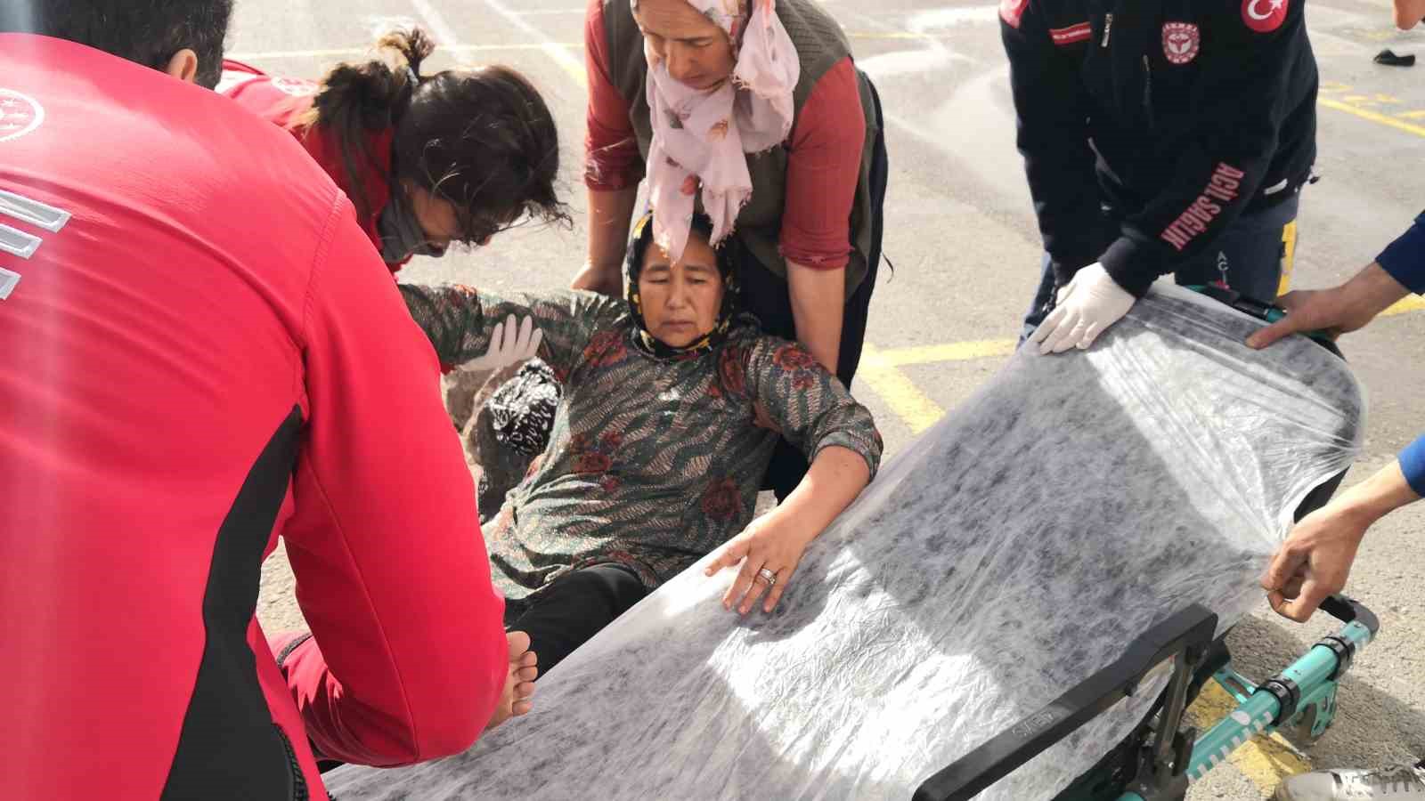 Fırtınada devrilen triportörün altında kalan kadın sürücü yaralandı
