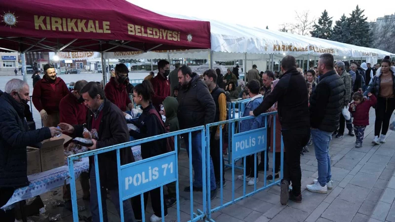 Kırıkkale Belediyesi iftar çadırı kurdu