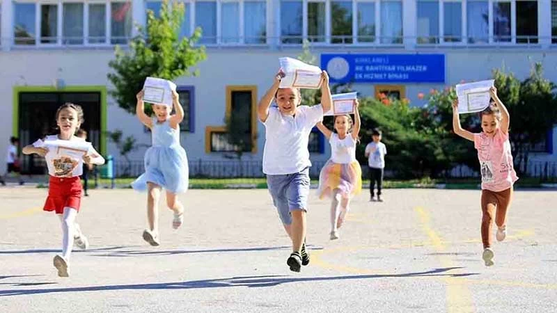 ÖĞRENCİLER MÜJDE! YAZ TATİL UZATILABİLİR