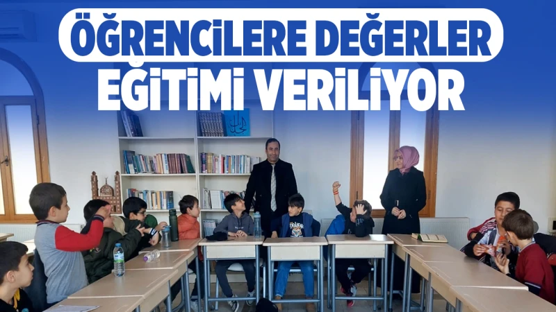 Öğrencilere değerler eğitimi veriliyor