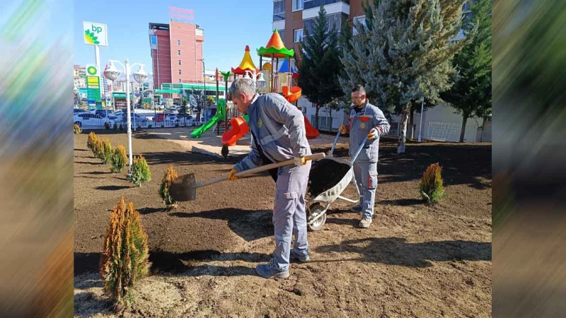 Park ve bahçeler yeşilleniyor