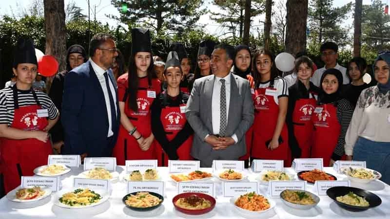 Öğrenciler bu kez yemekte yarıştı