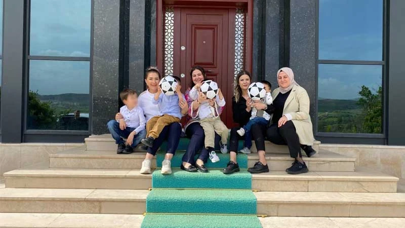 Sevgi çocuklarından anlamlı Anneler Günü ziyareti