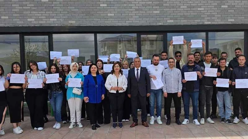 Üniversitelilere iş kulübü eğitimi