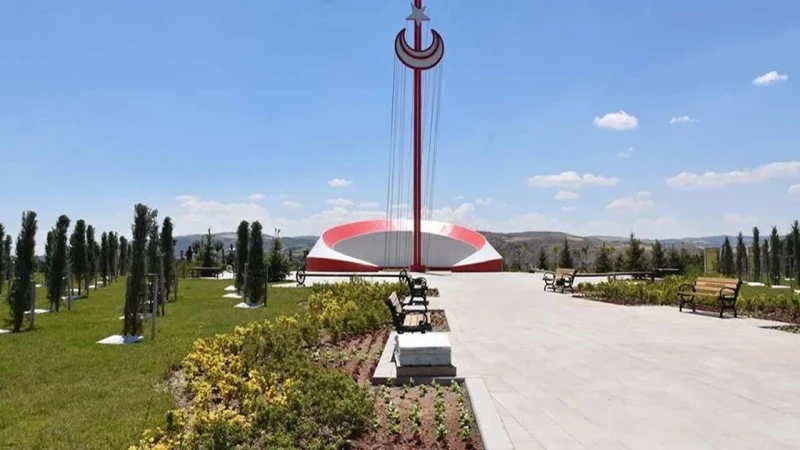 Şehitler anıtı herkesi duygulandırıyor