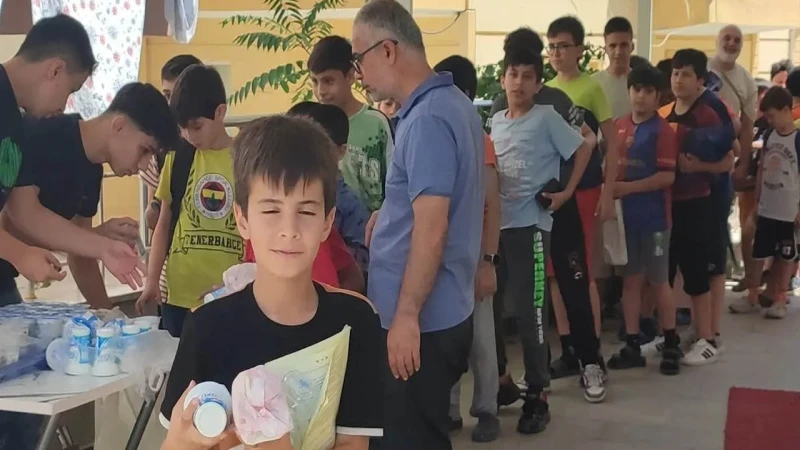 Kur’an Kursu öğrencilerine ikram