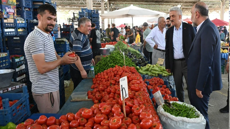 Vali Makas’tan Pazar esnafına ziyaret