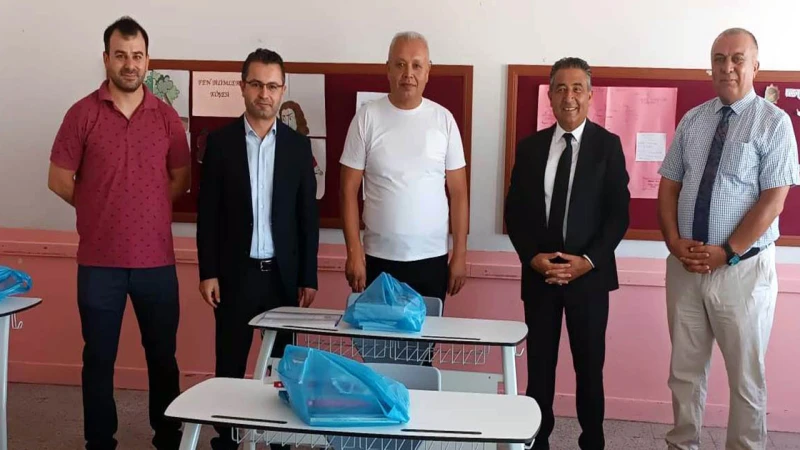 Kitaplar sıralarda, öğrenciler için her şey hazır