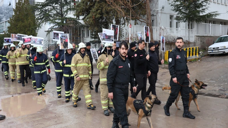 Kırıkkale’de 6 Şubat depremleri için sessiz yürüyüş düzenlendi