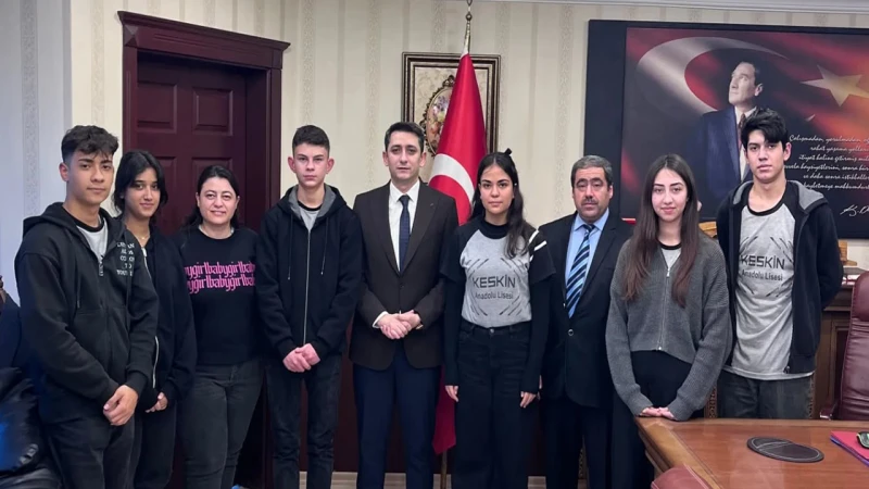 Liseli öğrenciler Kaymakam ile röportaj yaptı