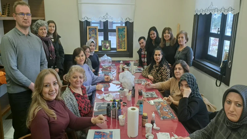 Kasaba Kültür Sanat’tan geleneksel cam altı sanatına destek