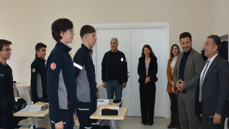 Liseliler mesleki eğitimle geleceğe hazırlanıyor
