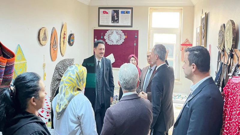 Ev hanımları meslek öğreniyor