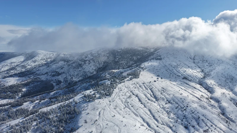 Kırıkkale’nin en yüksek rakımlı Dinek Dağı’nda kar sürprizi