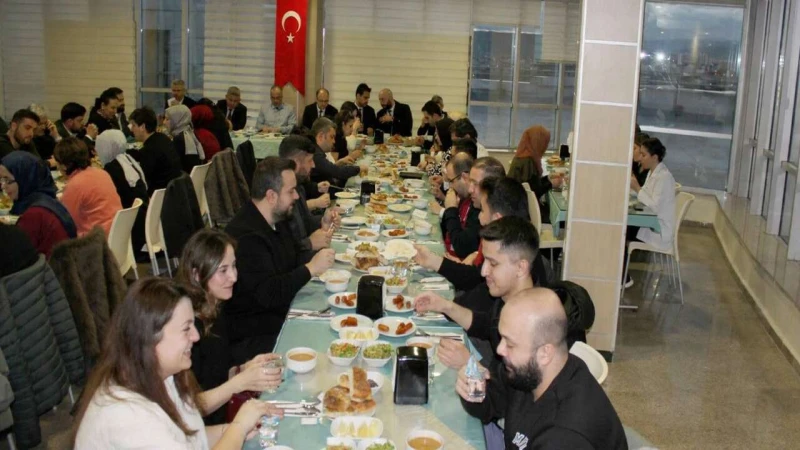 Yüksek İhtisas Hastanesi çalışanları iftarda buluştu