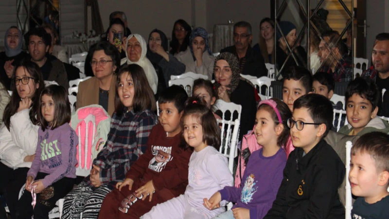 Kasaba Kültür Sanat, Hacivat ve Karagöz’ü çocuklarla buluşturdu