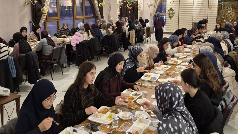 İl Müftülüğü, gençleri aynı sofrada buluşturuyor