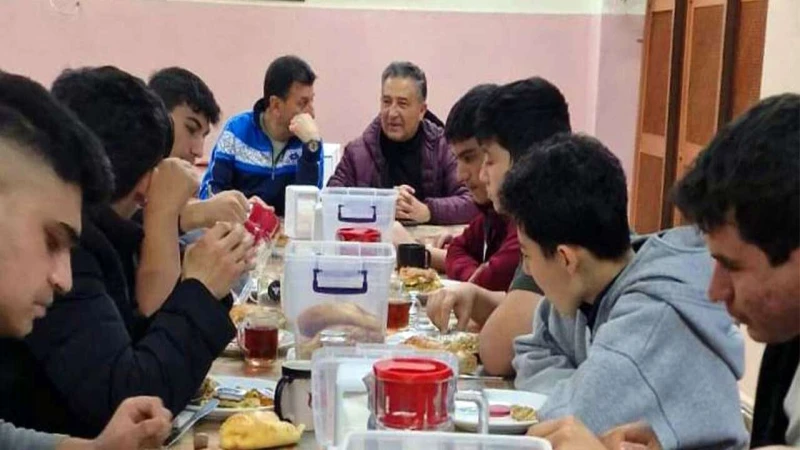 Öğrencilerle sahur buluşması