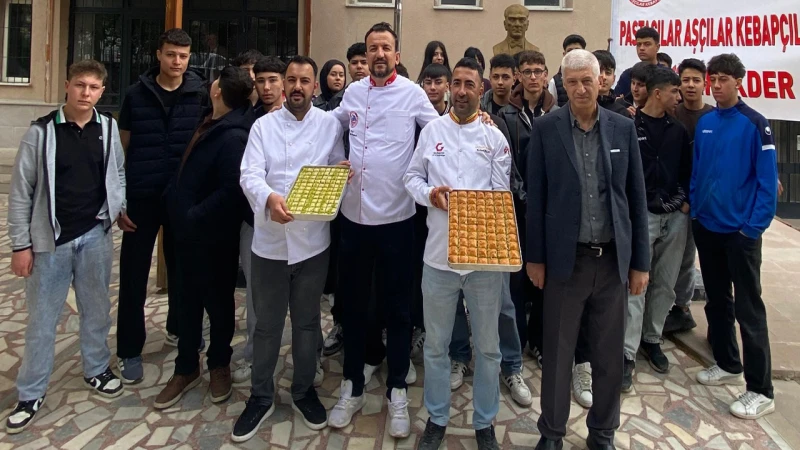 Baklava ustalığı eğitimiyle mesleki işbirliği güçlendi